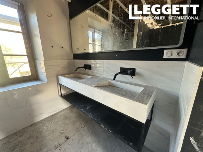 Image No.10-2 Bed House for sale