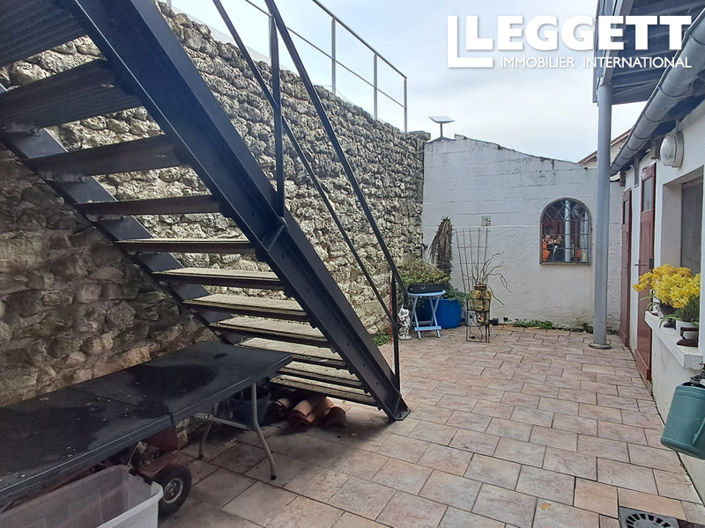 Image No.8-3 Bed Commercial for sale