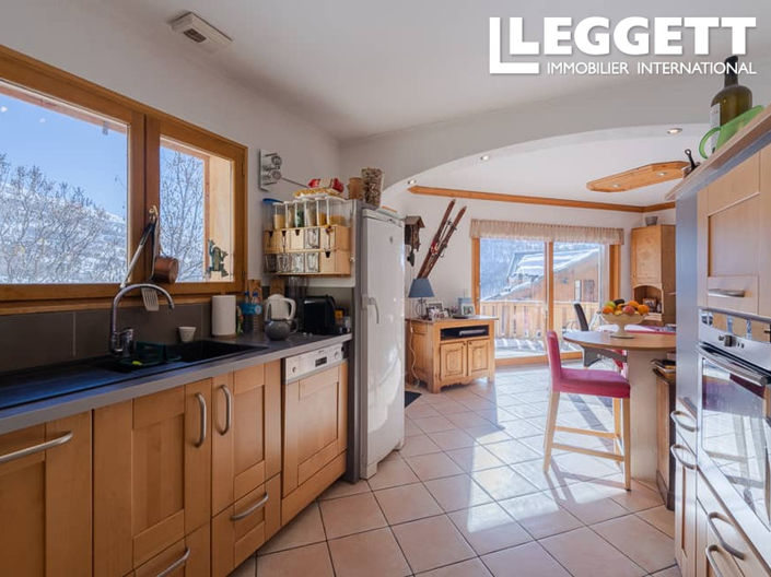 Image No.4-6 Bed House for sale