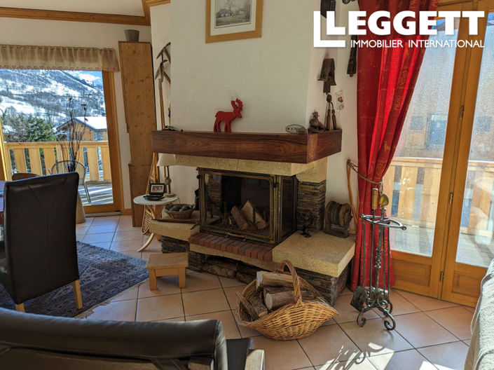 Image No.7-6 Bed House for sale