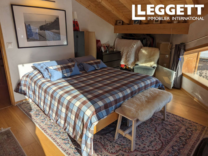 Image No.9-6 Bed House for sale