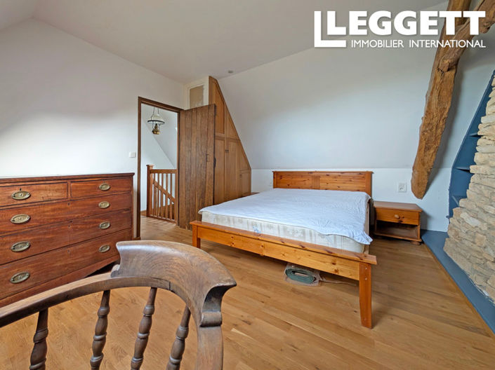 Image No.8-4 Bed House for sale