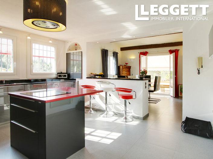 Image No.8-5 Bed House for sale