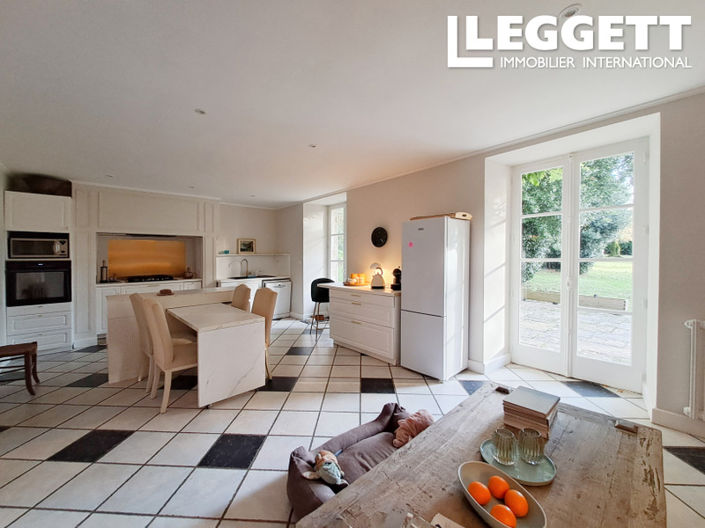 Image No.4-7 Bed Chateaux for sale