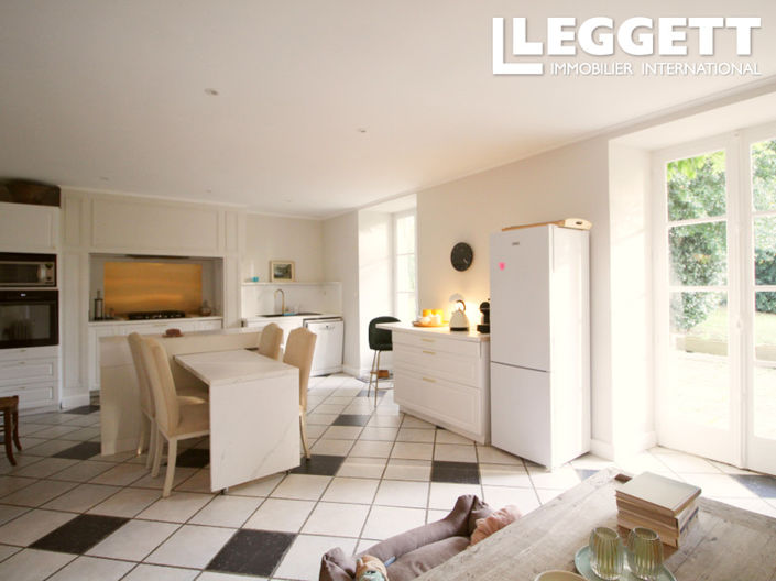 Image No.4-7 Bed Chateaux for sale