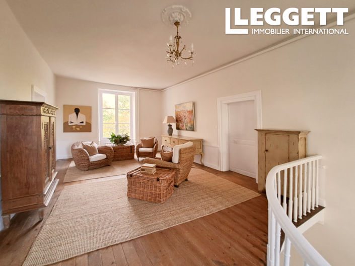 Image No.9-7 Bed Chateaux for sale