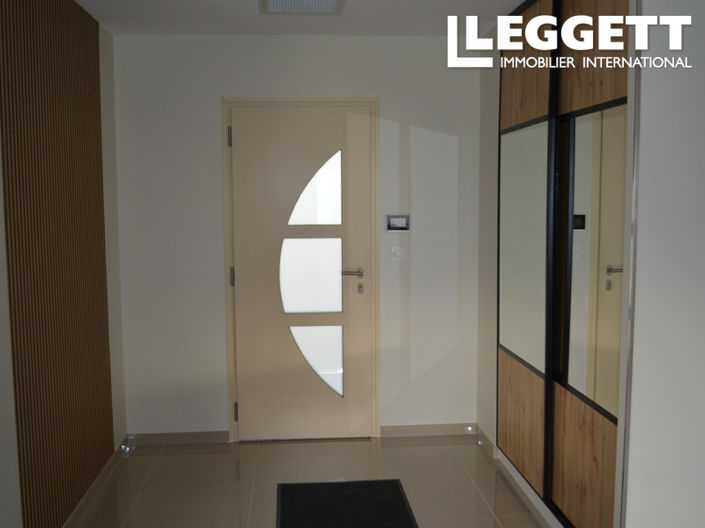 Image No.10-3 Bed House for sale