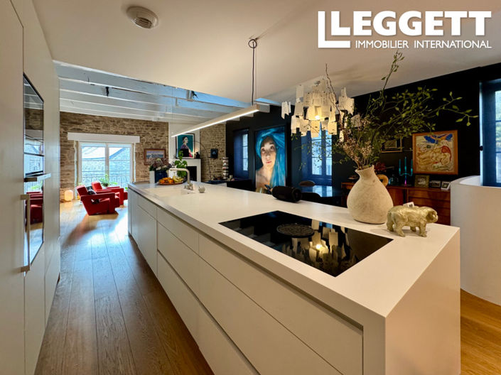 Image No.10-3 Bed House for sale