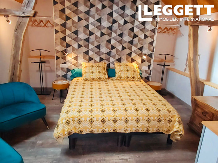 Image No.8-5 Bed House for sale