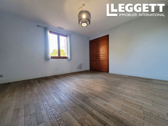 Image No.9-3 Bed House for sale