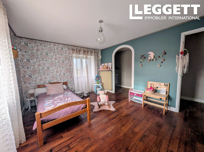 Image No.10-3 Bed House for sale