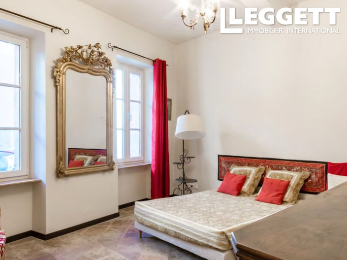 Image No.10-6 Bed House for sale