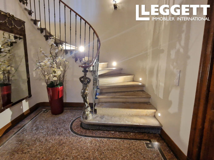 Image No.2-6 Bed House for sale