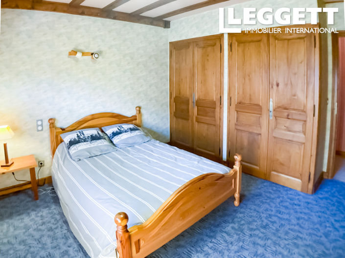 Image No.8-5 Bed House for sale