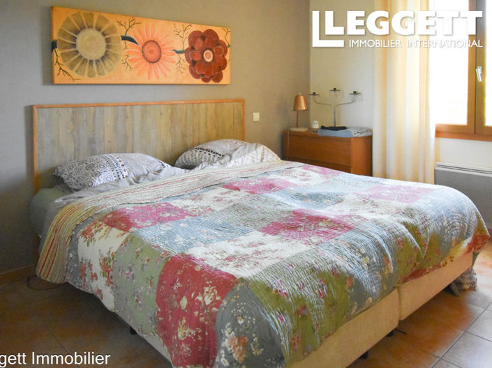 Image No.10-4 Bed House for sale