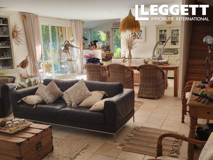 Image No.6-4 Bed House for sale