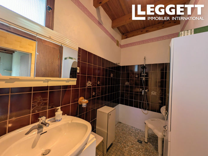 Image No.8-3 Bed House for sale