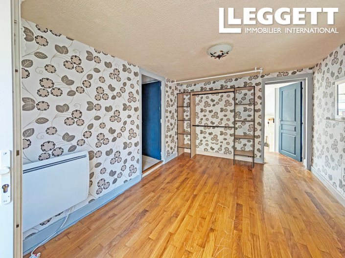 Image No.8-2 Bed House for sale