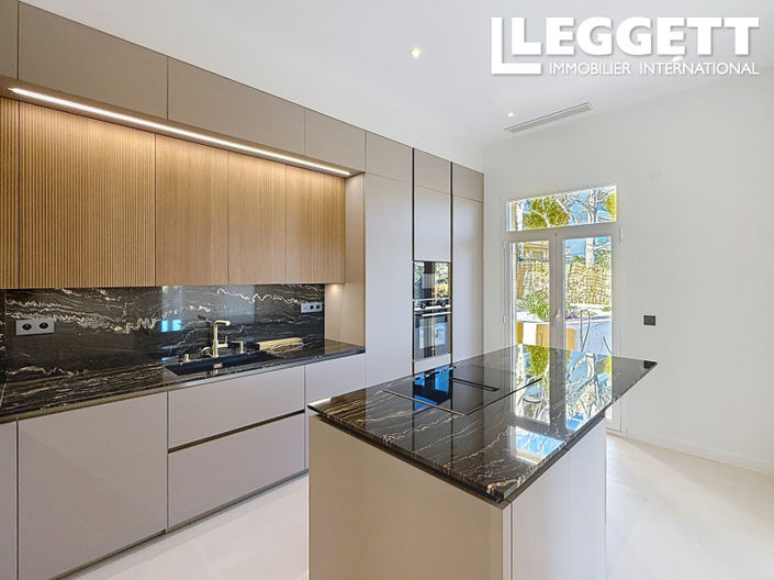 Image No.5-6 Bed House for sale