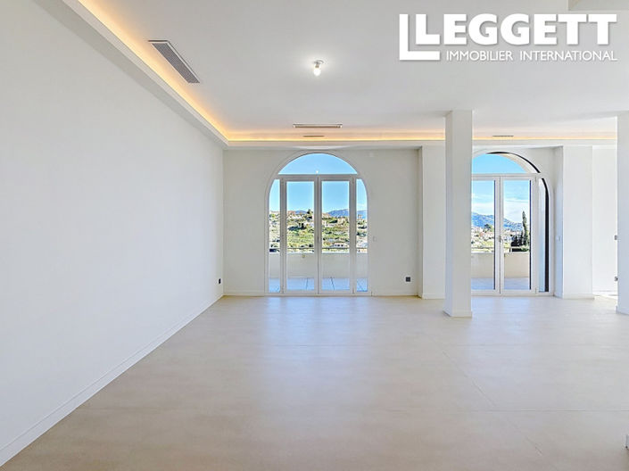 Image No.6-6 Bed House for sale