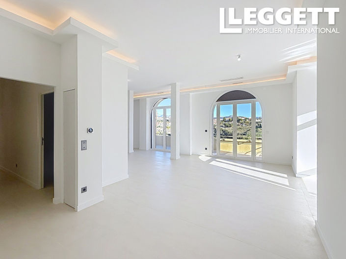 Image No.8-6 Bed House for sale