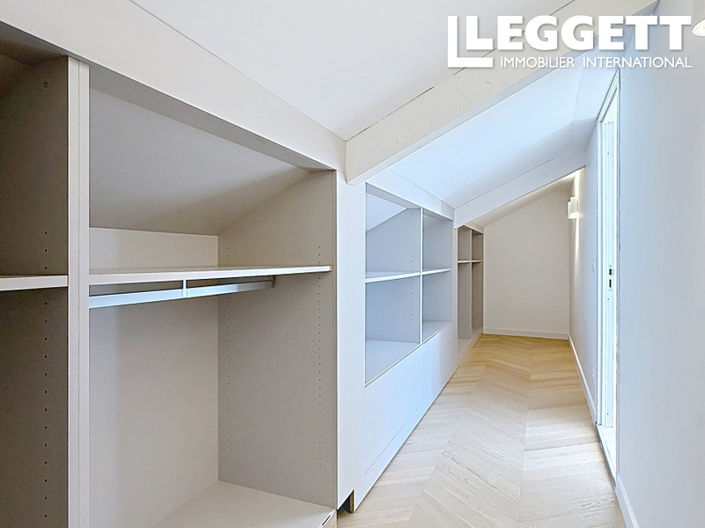 Image No.9-6 Bed House for sale