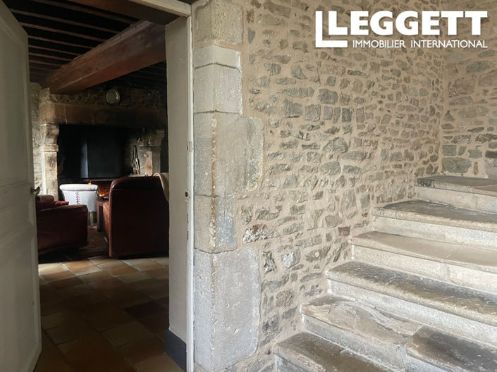 Image No.6-6 Bed House for sale