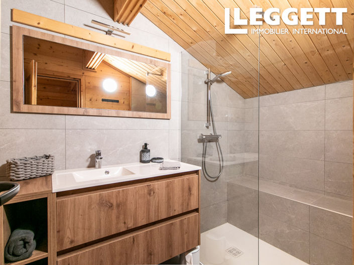 Image No.9-3 Bed House for sale