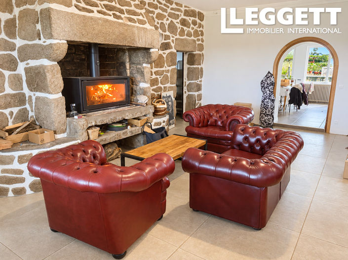 Image No.2-6 Bed House for sale