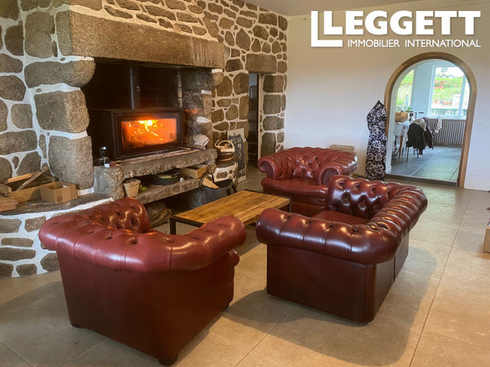 Image No.8-6 Bed House for sale