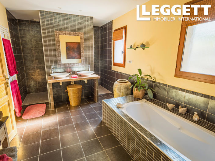 Image No.9-3 Bed House for sale