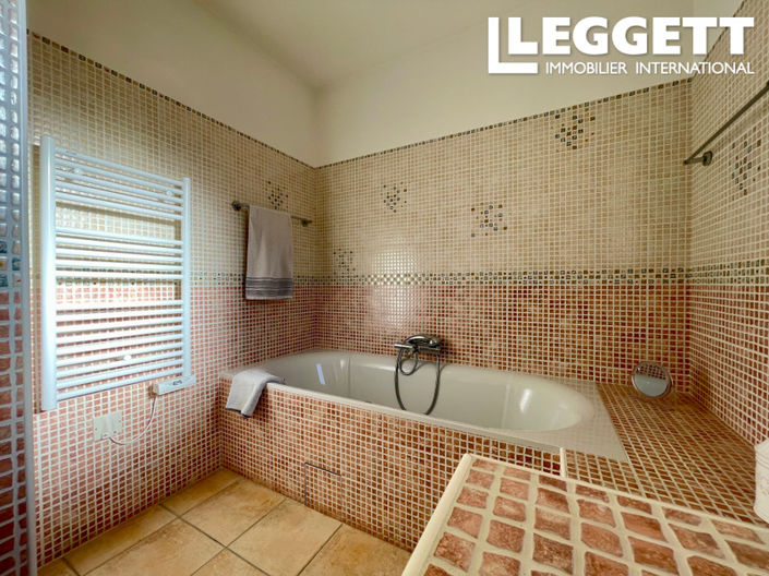 Image No.10-4 Bed House for sale