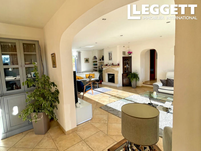 Image No.8-4 Bed House for sale