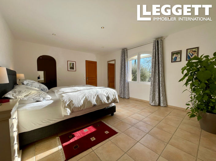 Image No.9-4 Bed House for sale