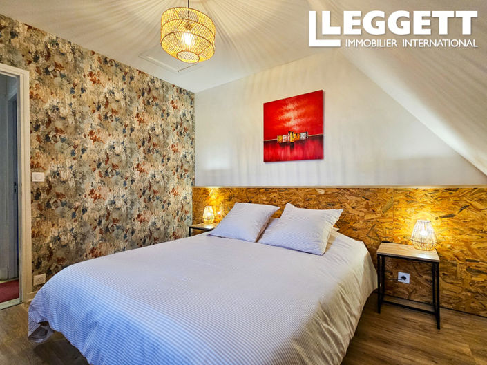 Image No.8-7 Bed House for sale