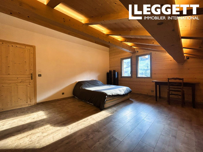 Image No.8-3 Bed House for sale