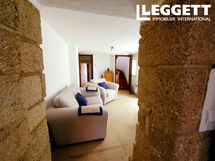 Image No.10-3 Bed House for sale