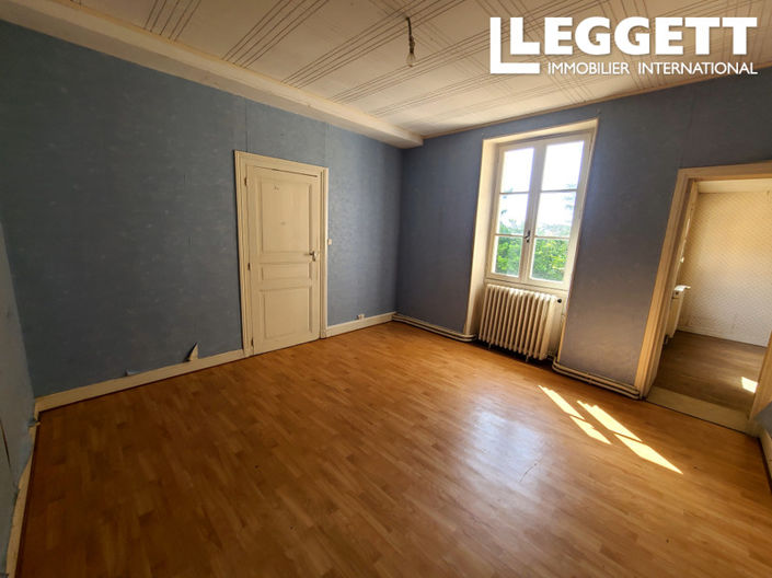 Image No.10-6 Bed House for sale