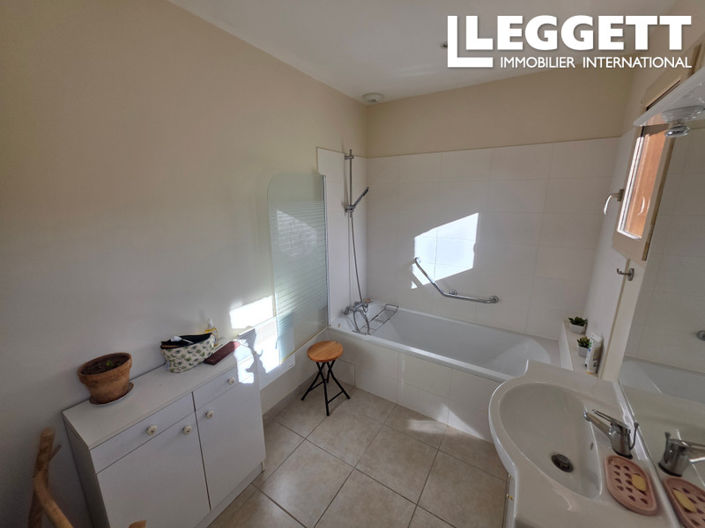 Image No.8-4 Bed House for sale