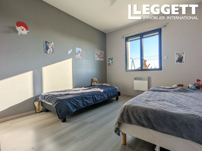 Image No.6-4 Bed House for sale