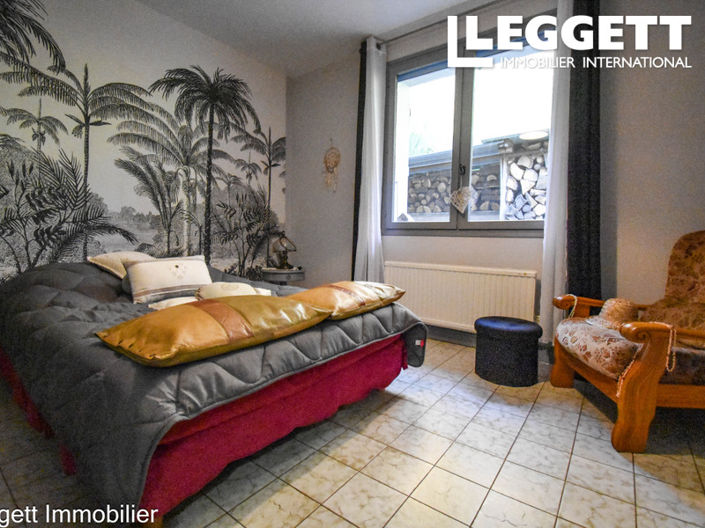 Image No.6-4 Bed House for sale