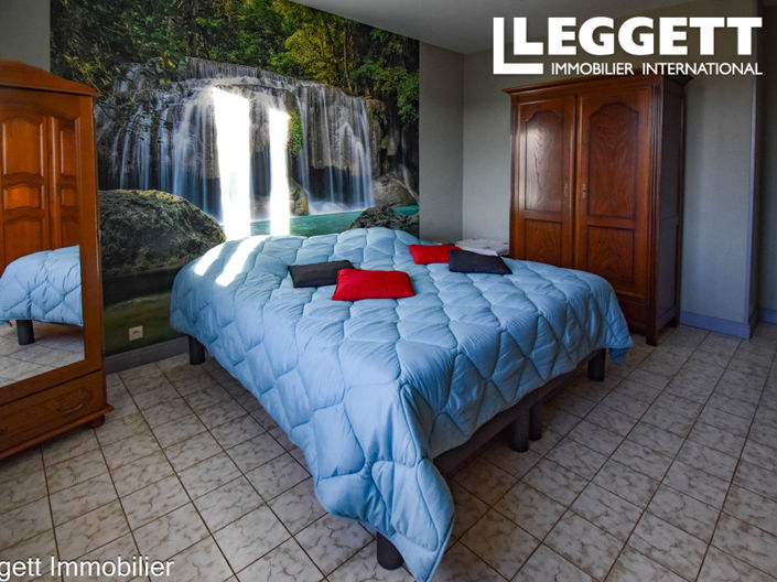 Image No.8-4 Bed House for sale