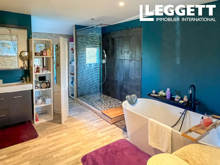 Image No.6-6 Bed House for sale