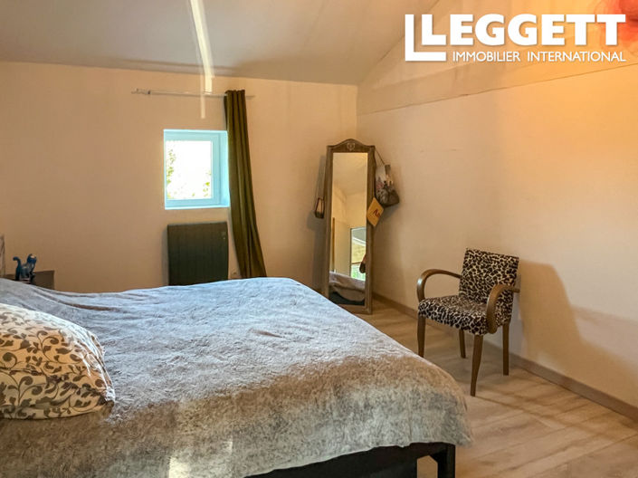 Image No.8-6 Bed House for sale