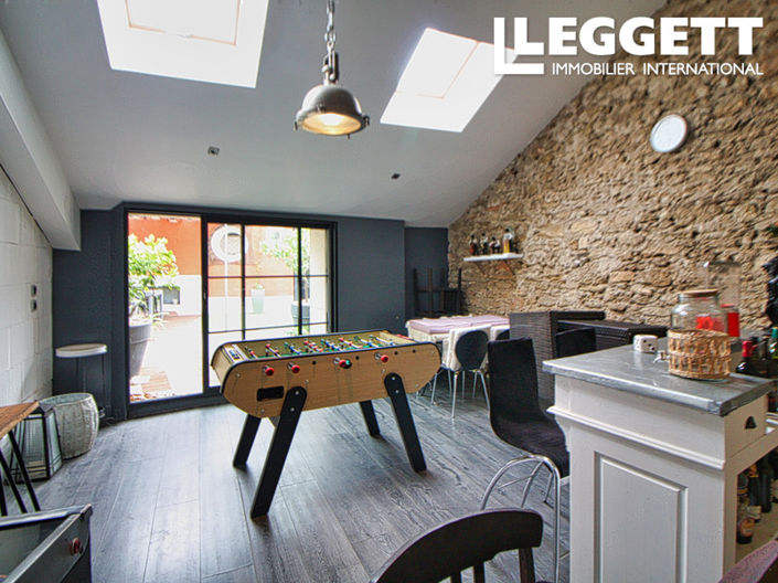 Image No.8-6 Bed Commercial for sale