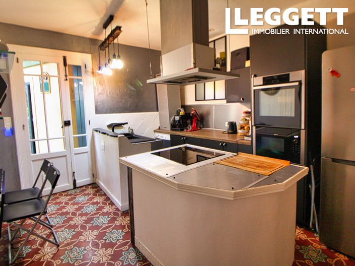 Image No.9-6 Bed Commercial for sale