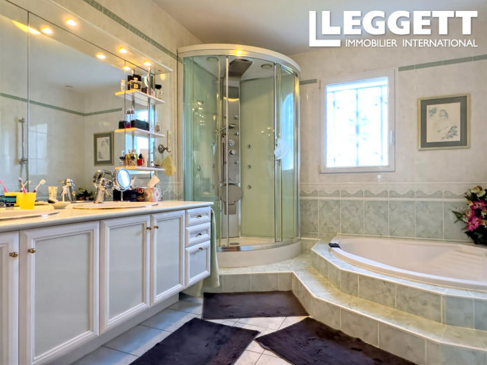 Image No.8-5 Bed House for sale