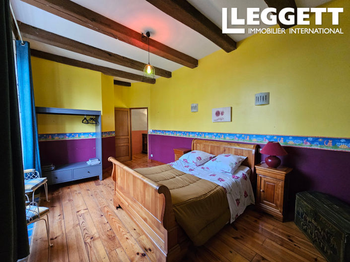 Image No.10-6 Bed House for sale