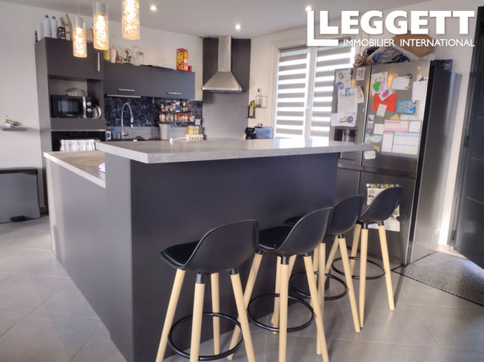 Image No.3-4 Bed House for sale