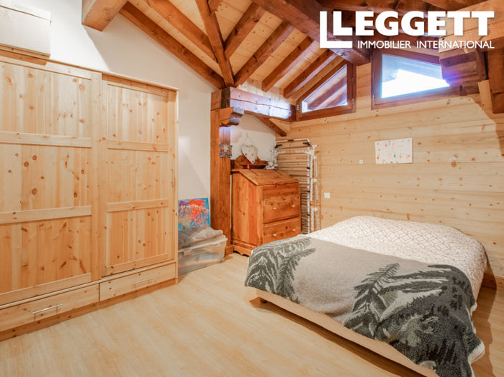 Image No.10-5 Bed House for sale